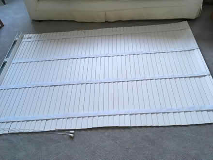 Photo of free White Venetian blind (Milbourne SN16) #1