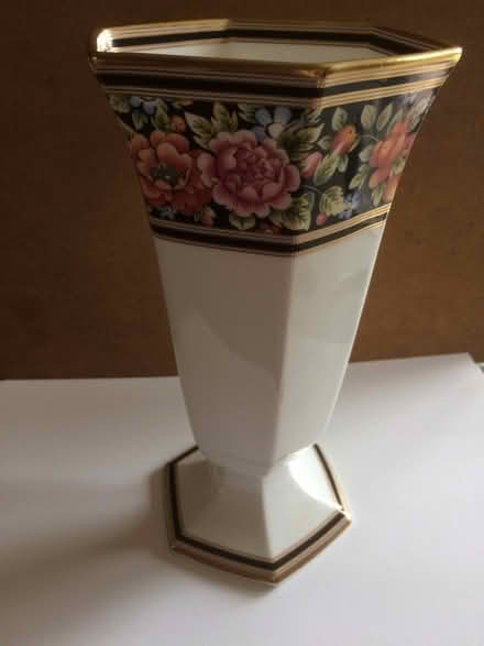 Photo of free Vintage 'Wedgwood' CLIO Design Hexagonal Vase ( 20 cm tall) (St James, South Elmham IP19) #1