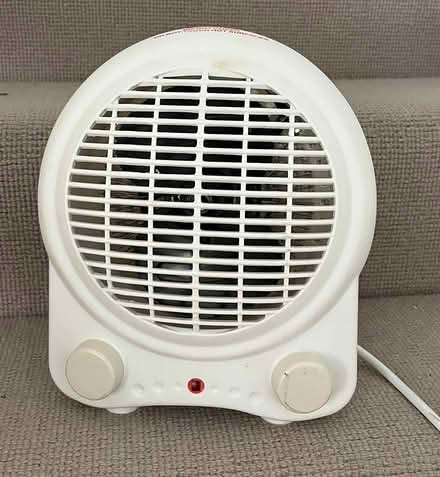 Photo of free Small electric fan/heater (London Fields E8) #1