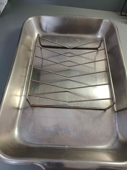 Photo of free Large roasting pan (Golf & Waukegan) #1