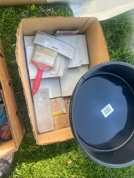 Photo of free Items at curb (L5N 5p3) #3