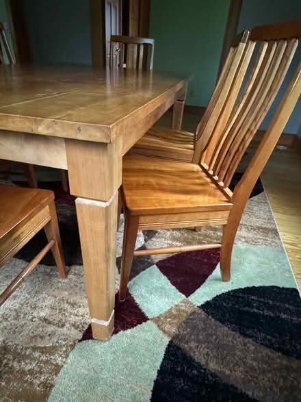 Photo of free Dining room table and chairs (Williamsburg) #1