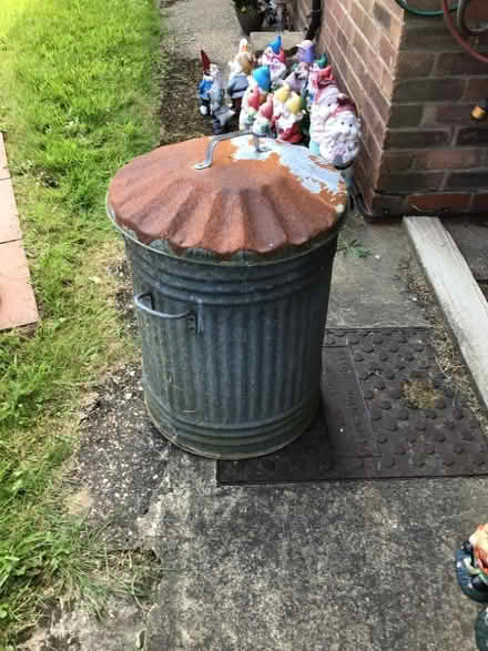 Photo of free Metal Dustbin (Crowthorne RG45) #1