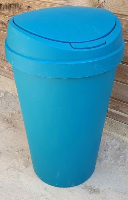 Photo of free Kitchen bin (Oakwood Park N21) #1