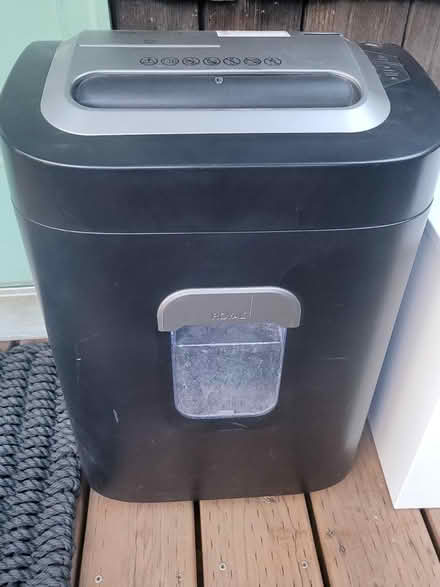 Photo of free Crosscut paper shredder (Udist) #1
