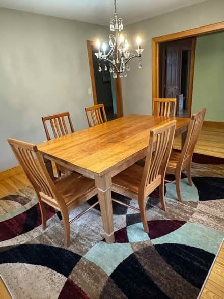 Photo of free Dining room table and chairs (Williamsburg) #3