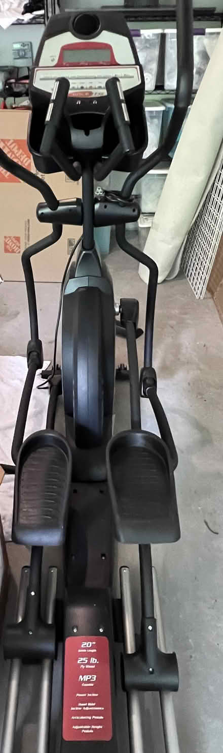 Photo of free Sole e35 Eliptical Machine (Highland Park Woodstock) #2
