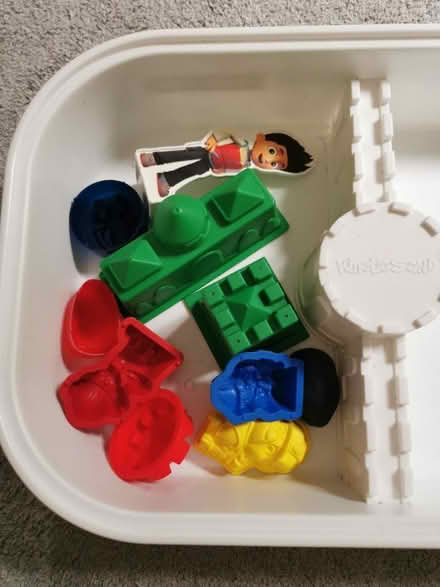 Photo of free Kinetic sand play tray (ME15) #2