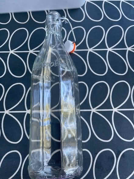 Photo of free 1l glass bottle with stopper (Jordanhill G13) #1