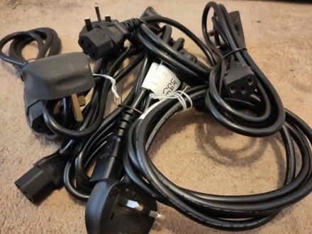 Photo of free Mains "kettle" (C13) power leads (Enfield EN2) #1