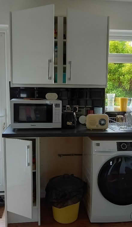 Photo of free White kitchen units (Woodside SE25) #3