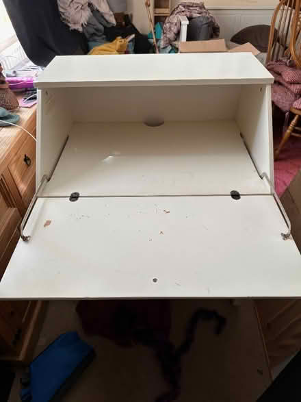 Photo of free White Bureau (Dane Hills LE3) #2