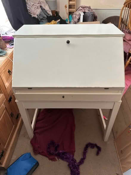 Photo of free White Bureau (Dane Hills LE3) #3