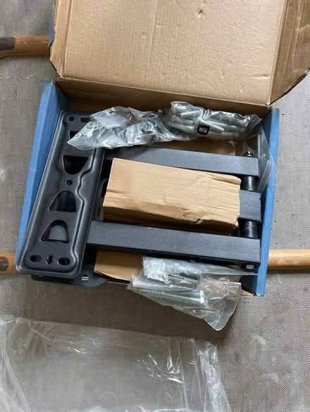 Photo of free Tv bracket for 23-46 inch tv VeSa (Forest row) #2