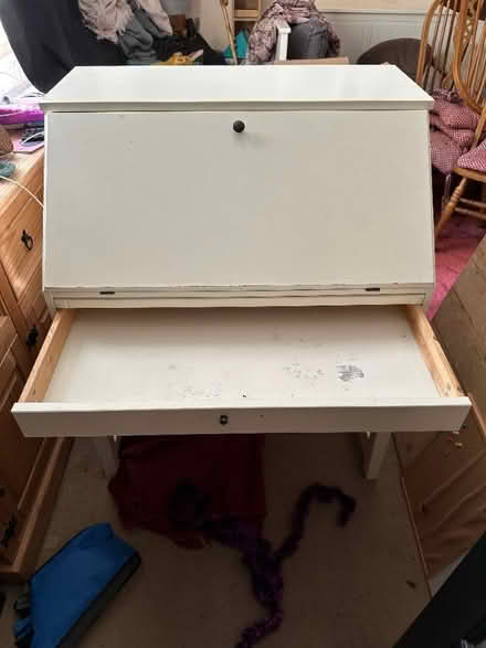 Photo of free White Bureau (Dane Hills LE3) #1