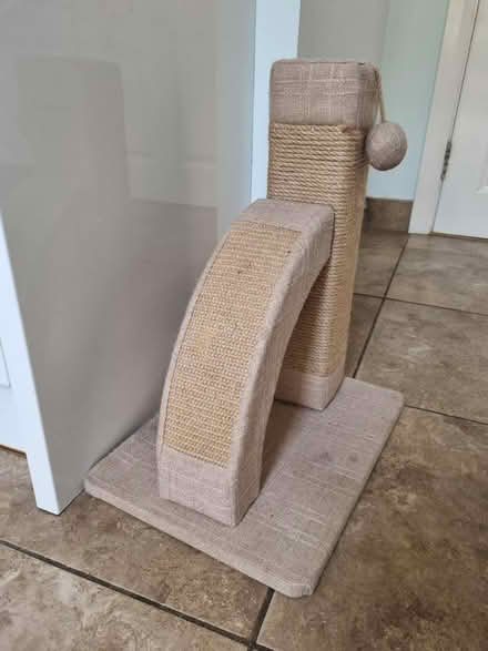 Photo of free Cat scratching post (S18)