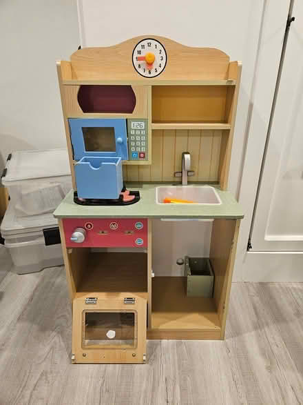 Photo of free kids kitchen set (Larchmont) #1