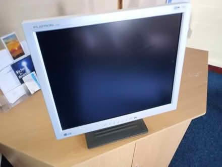 Photo of free lg monitor 18" (4:3) (Whitnash CV31) #1
