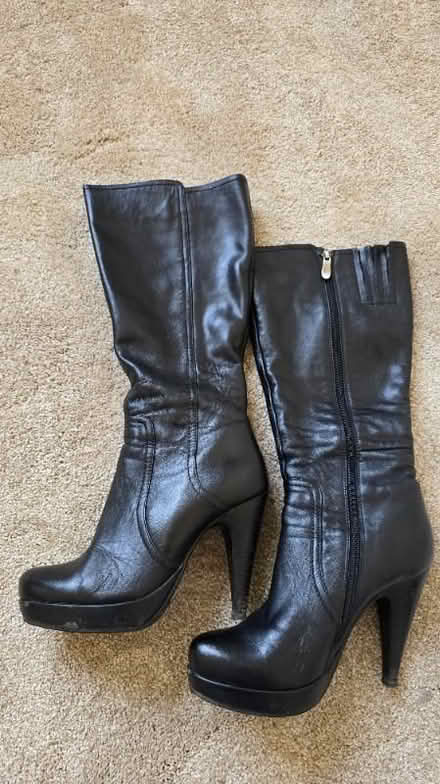 Photo of free High heels boots size 5/5.5 uk (38 eur) (Aston S26) #2