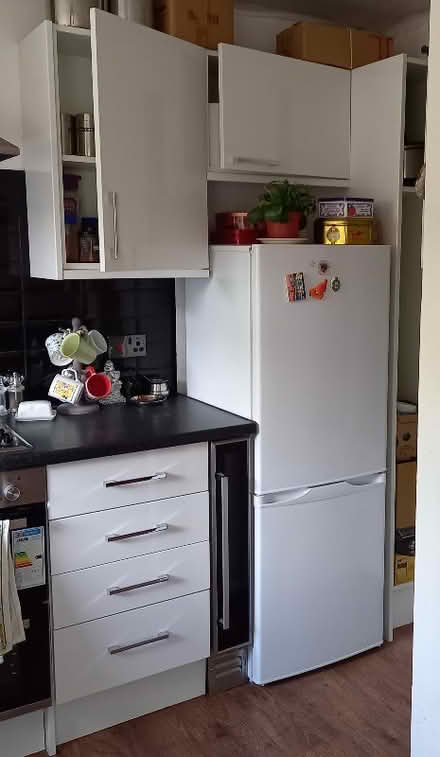 Photo of free White kitchen units (Woodside SE25) #2