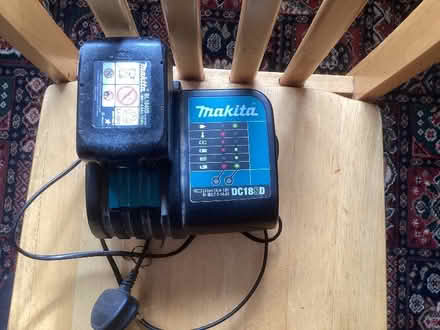 Photo of free Makita battery charger and battery (Southborough TN4) #1