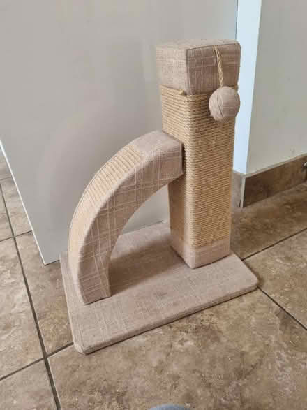 Photo of free Cat scratching post (S18)