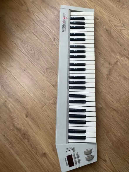 Photo of free MIDI piano keyboard (Chaulden HP3) #1