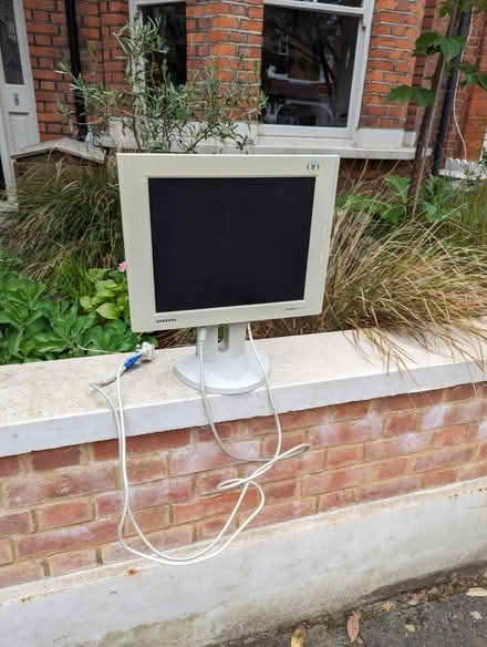 Photo of free LED monitor (East Sheen SW14) #1
