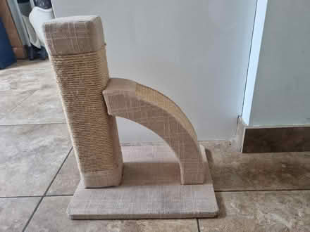 Photo of free Cat scratching post (S18)