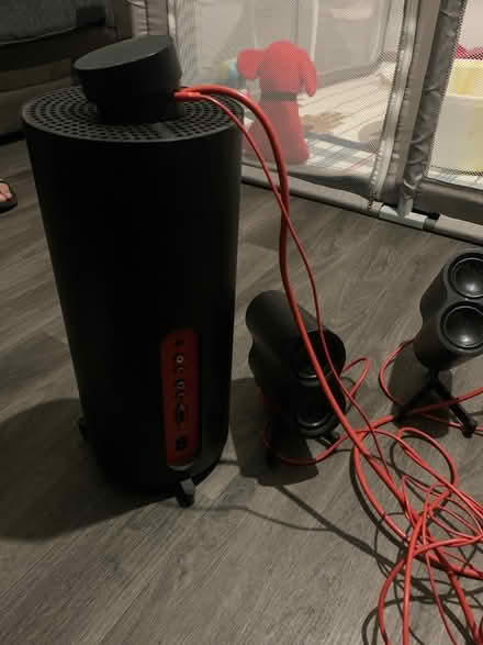 Photo of free Base and speakers (SW2) #1