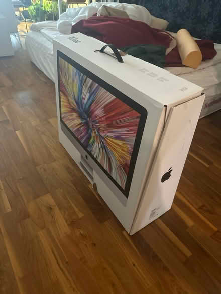 Photo of free Empty iMac box (Canary Wharf, E14) #1