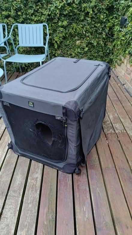 Photo of free Travel dog crate, damaged, 82cm (SE24) #1