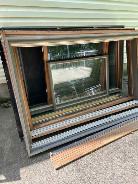 Photo of free Windows (Wheeling IL)