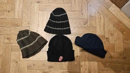 Photo of free Men's gloves etc (Prestwich M25) #1
