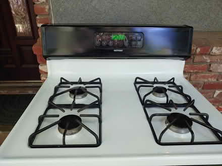 Photo of free Hotpoint range/oven (Near Win River Casino) #1