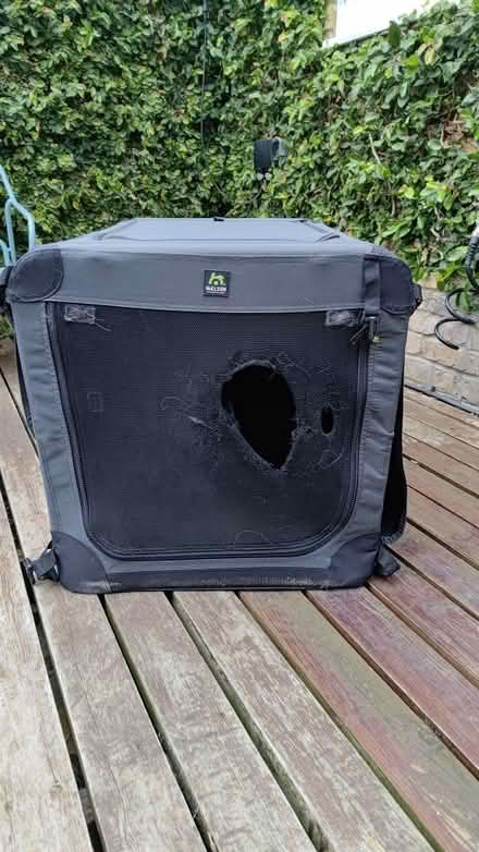 Photo of free Travel dog crate, damaged, 82cm (SE24) #2