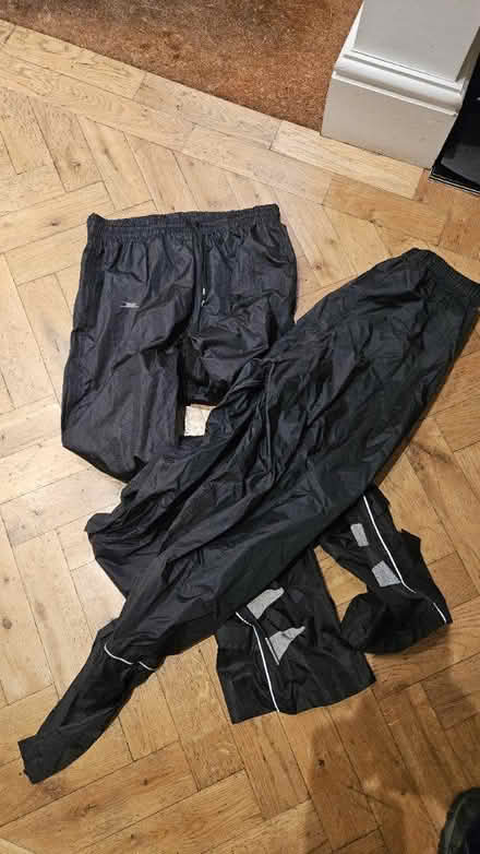 Photo of free Men's gloves etc (Prestwich M25) #3