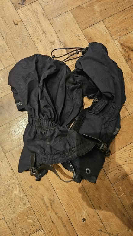 Photo of free Men's gloves etc (Prestwich M25) #4
