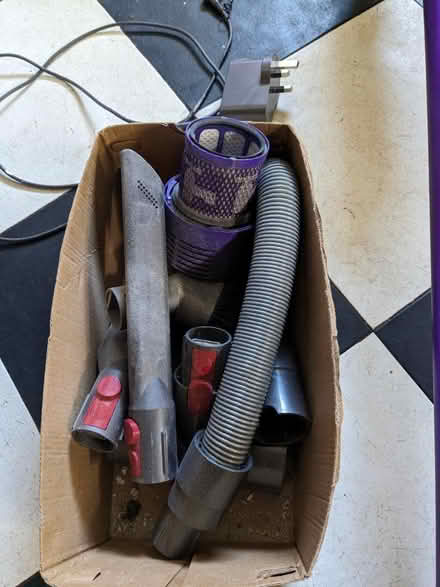 Photo of free Dyson cordless vacuum (working) (Almeley HR3) #3