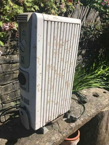 Photo of free De Longhi oil filled heater (Windermere LA23) #1