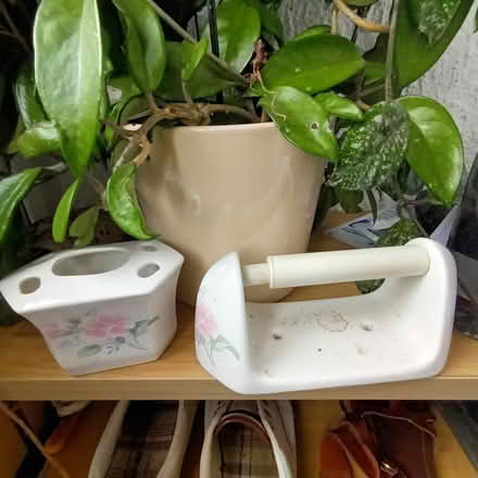 Photo of free Toothbrush n toliet roll holders (Wallington) #1