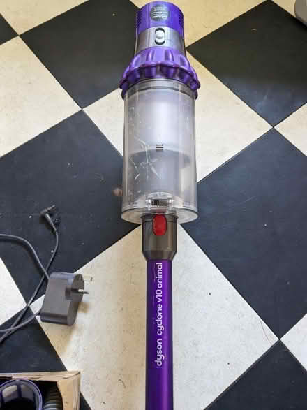 Photo of free Dyson cordless vacuum (working) (Almeley HR3) #2