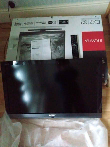 Photo of free Sony Bravia 32" TV (Shurdington GL51) #3