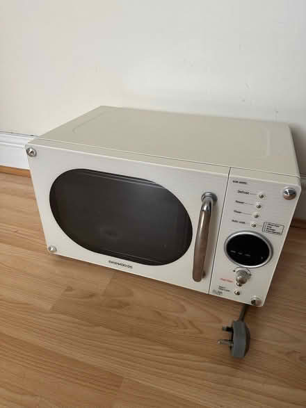 Photo of free Microwave Daewoo( doesn’t heat up) (NE6) #1