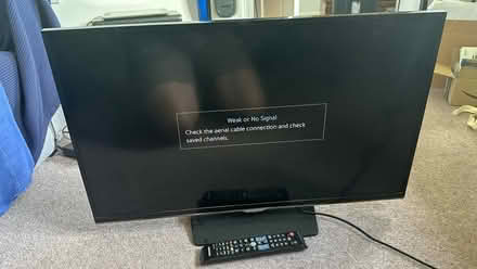 Photo of free Samsung Smart 32”TV (Cransley nr Kettering NN14) #1
