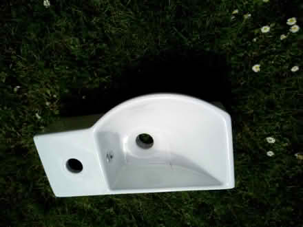 Photo of free Small basin. (Marlow SL7) #1