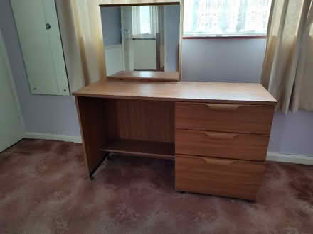 Photo of free Dressing table with mirror (Hoddesdon EN11)