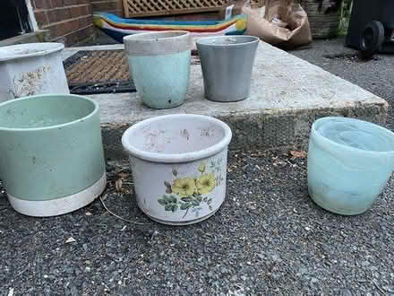 Photo of free 5 plant pots (Amersham HP7) #3