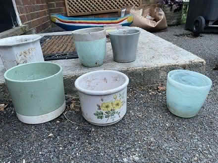 Photo of free 5 plant pots (Amersham HP7) #1
