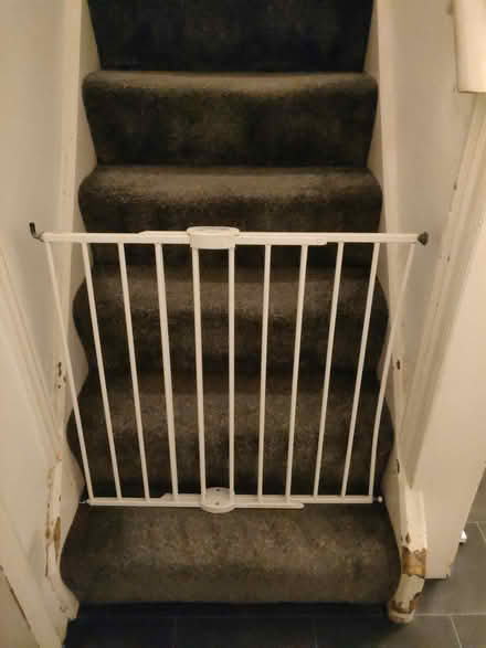Photo of free safety baby gate for stairs (Leigh) #1